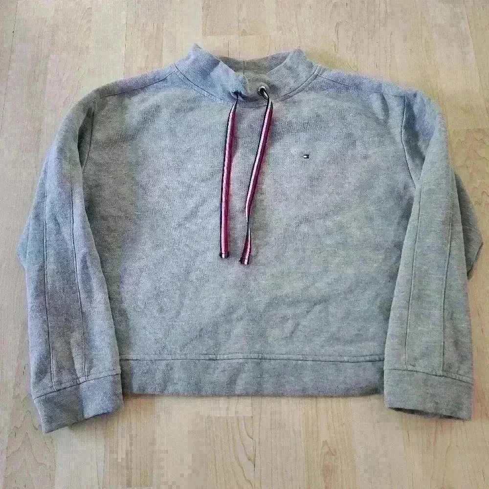 Tommy Hilfiger cropped sweatshirt size medium